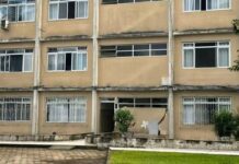 Prédio em colapso no Centro de Itajaí é lacrado após avanço de rachaduras