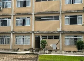 Prédio em colapso no Centro de Itajaí é lacrado após avanço de rachaduras