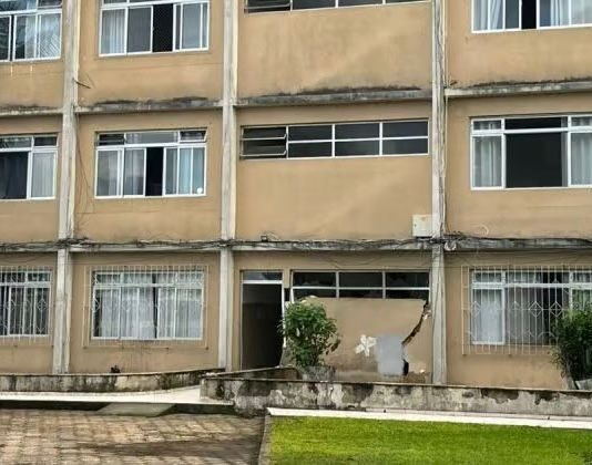 Prédio em colapso no Centro de Itajaí é lacrado após avanço de rachaduras