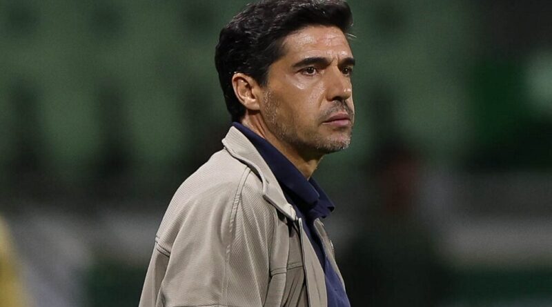Abel detona gramado da Vila Belmiro em Santos x Palmeiras: “Inacreditável”