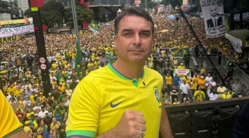 ‘Bateu o desespero’: Flávio critica Lula e propõe reduzir maioridade penal para 16 anos na PEC da Segurança Pública