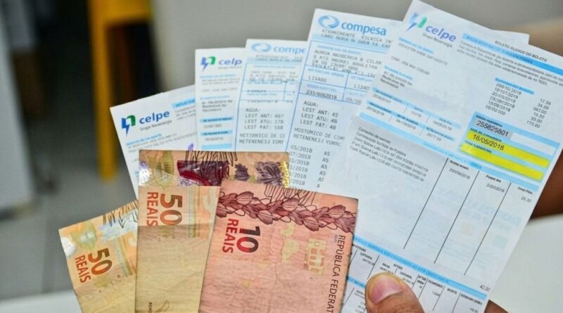 Boletos e contas de consumo vencem no feriado de 12 de outubro? Veja quais pagamentos podem esperar até terça-feira sem multa