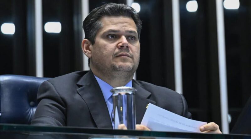Davi Alcolumbre pede humildade a Lula e diz que é preciso “unir o país”