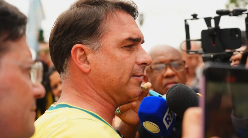 Flávio Bolsonaro ficará sem mandato pela primeira vez em 24 anos