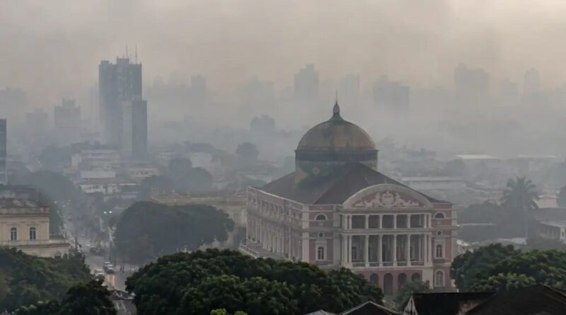 Fumaça sufoca Manaus em pior dia para qualidade do ar e escancara crise com queimadas na Amazônia