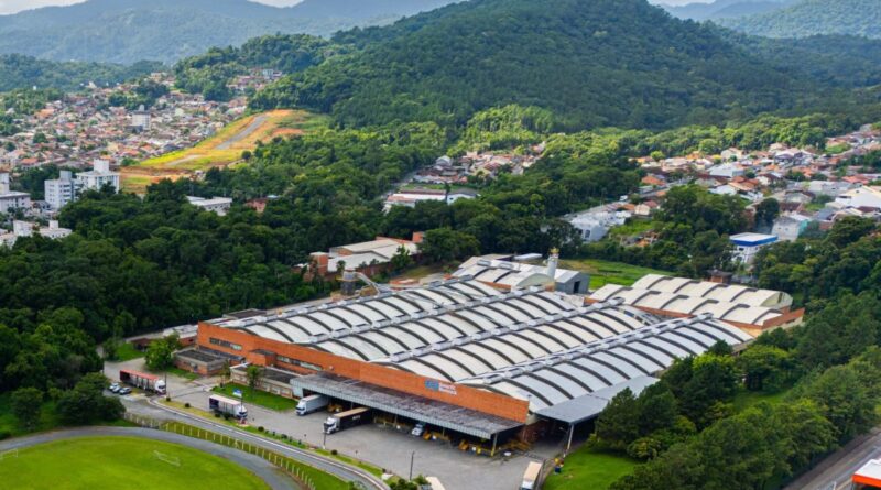 Gigante global das embalagens passa por transformação após investimento de R$ 120 milhões em SC