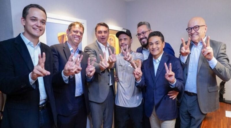 Quem apoia Flávio Bolsonaro no 2º turno: governadores, partidos e aliados na reta final
