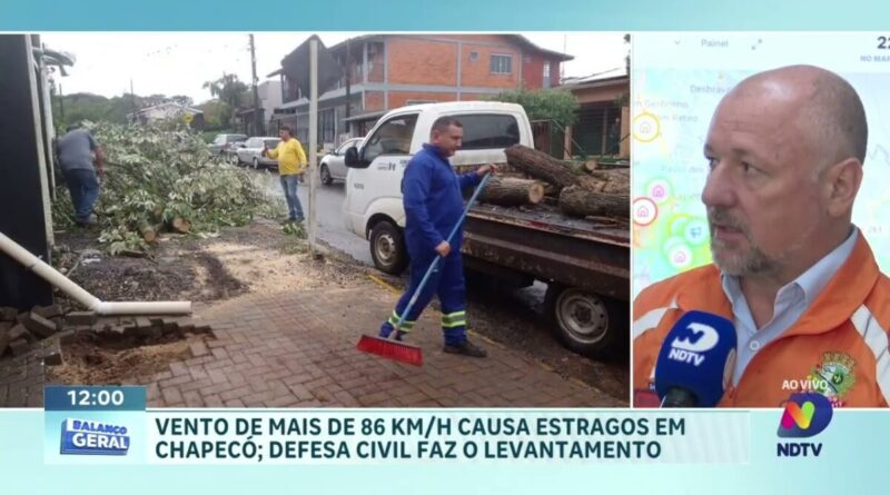 Vendaval com ventos de 86 km/h causa estragos em Chapecó